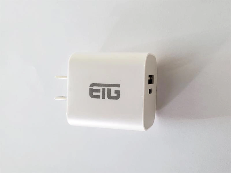 18W Pd & QC 3.0 Dual Port USB Wall Charger for Us Market