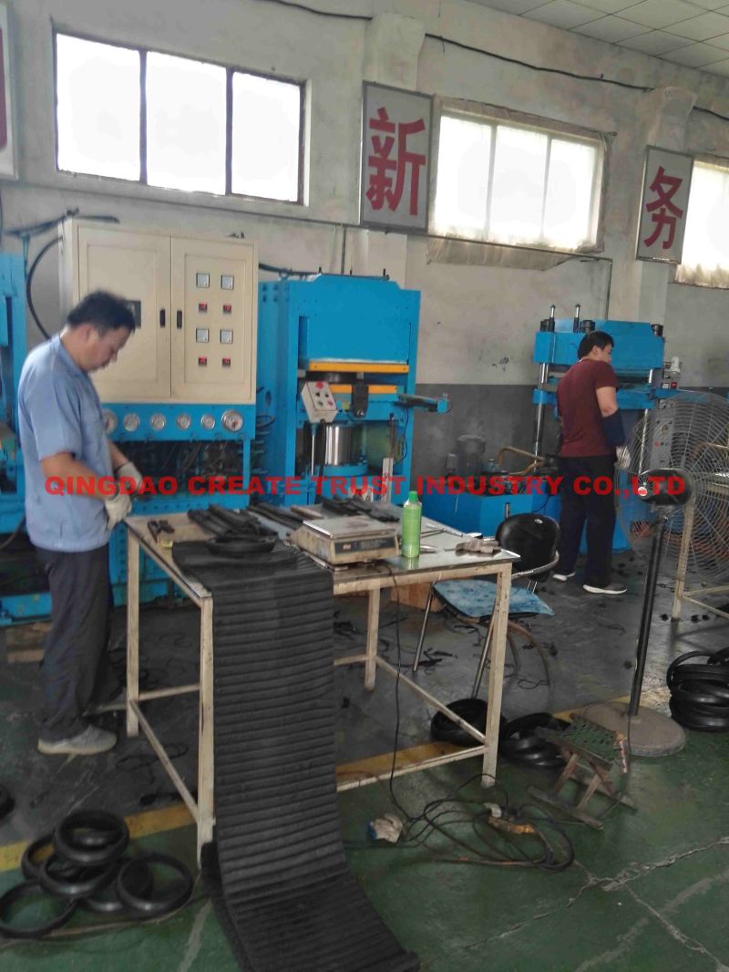 China Advanced Technology Rubber Vulcanizing Machine with PLC Control System