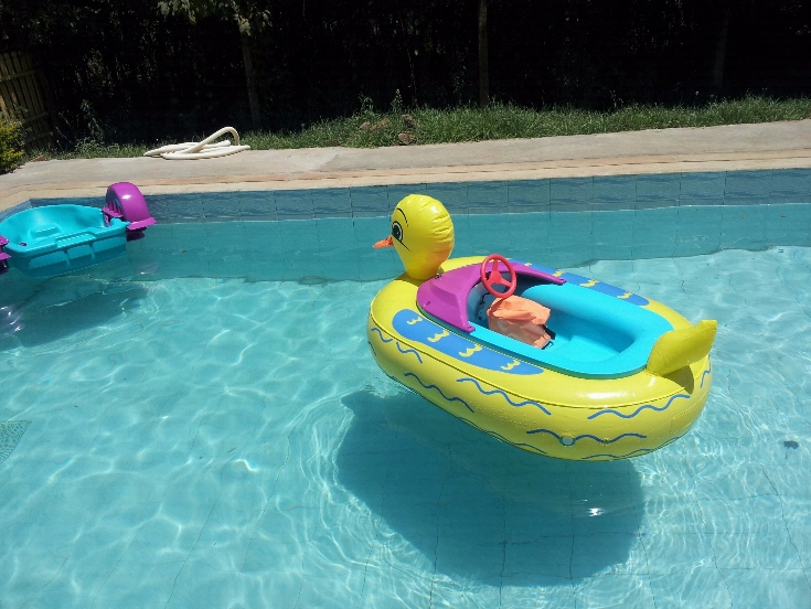 Water Play Equipment Inflatable Electric Bumper Boat for Kids and Adults