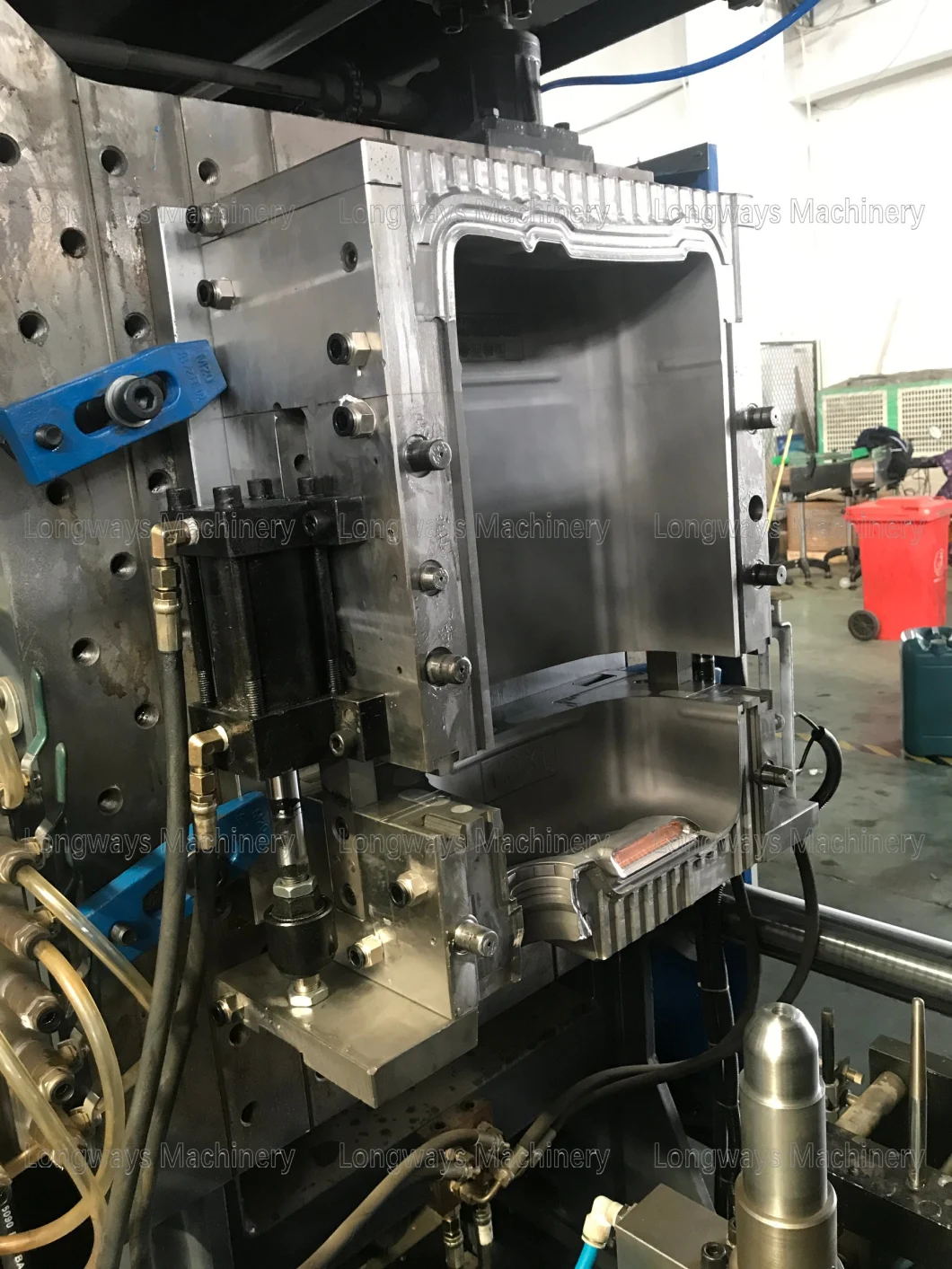 Plastic Blow Moulding Process on Automatic Blow Molding Machine