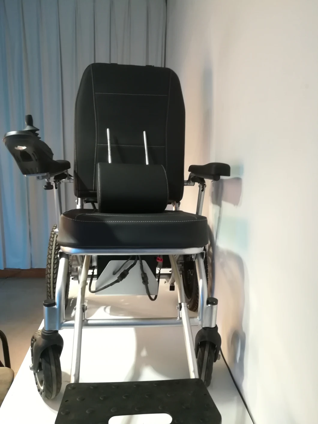 Lightweight Electric Folding Wheel Chair for Handicapped