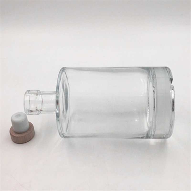 Wholesale Liquid Glass Bottle 750ml Gin Spirit Bottle/Nordic Glass Bottle/Vodka Glass Bottle with Cork
