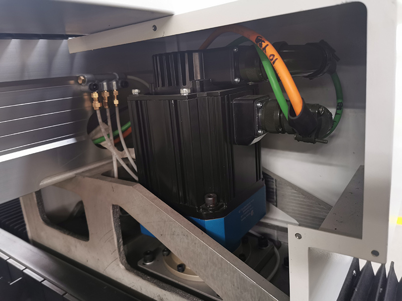 1500W CNC Fiber Laser Cutting Machine for Metal Cutting