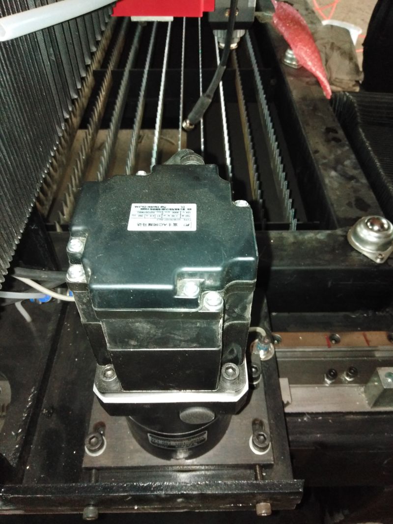 High-Tech CNC Fiber Laser Cutting Machine for Carbon Steel