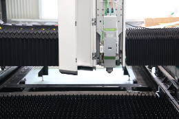 small fiber laser cutting machine 1kw 2kw 3kw working size 1300*900mm