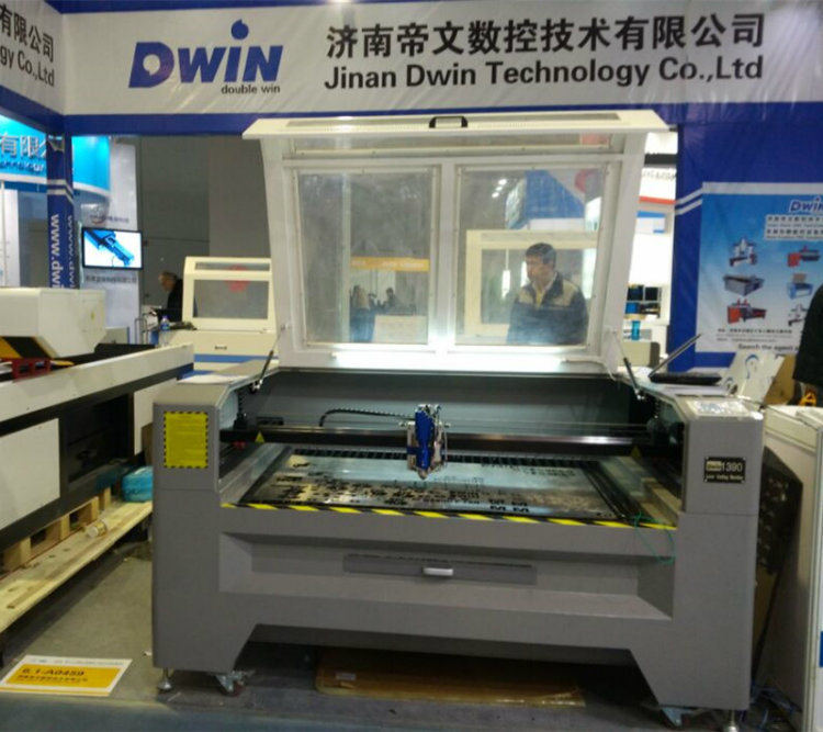 Hot Sale Metal & Nonmetal 130W/ 150W Laser Cutting Machine (DW1390M)