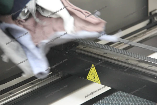Jinan Cheap Jeans Fabric CO2 Laser Engraving Cutting Machinery Price
