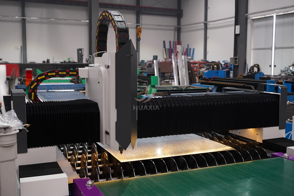 1325 Fiber Laser Cutting Machine with Metal Cutting