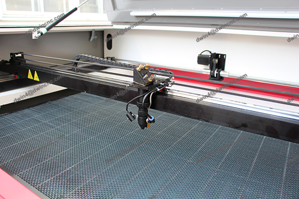 Top Quality CO2 Fabric Wood Cut Laser Cutting Machine Price