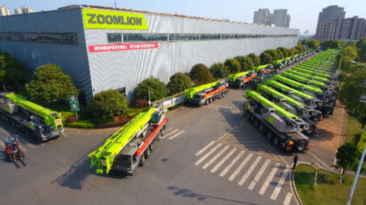 Zoomlion 300 Ton Zat3000V Huge Hydraulic All Terrain Truck Crane