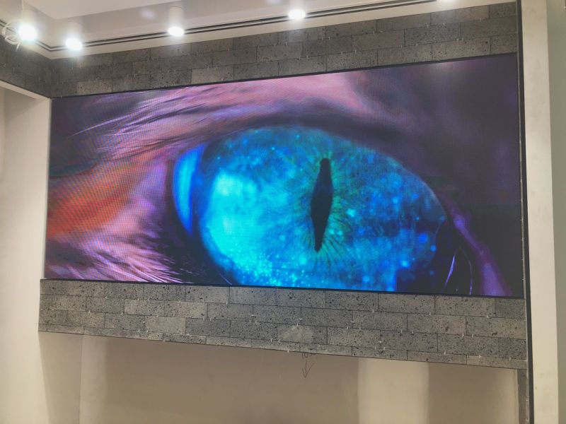 Indoor P2.5 Full Color HD Digital LED Display Screen Fixed Installation in Basketball Court Shopping Mall
