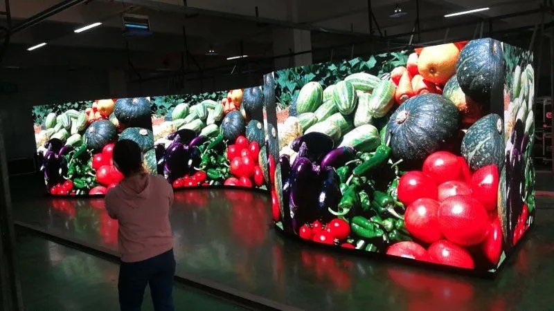 P2.6mm Indoor Curve LED Display Screen for Airport