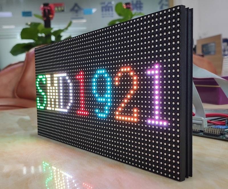P4 LED Panel Outdoor RGB Full Color LED Display Module 1/8 Scan 256*128mm 64*32 Dots SMD1921