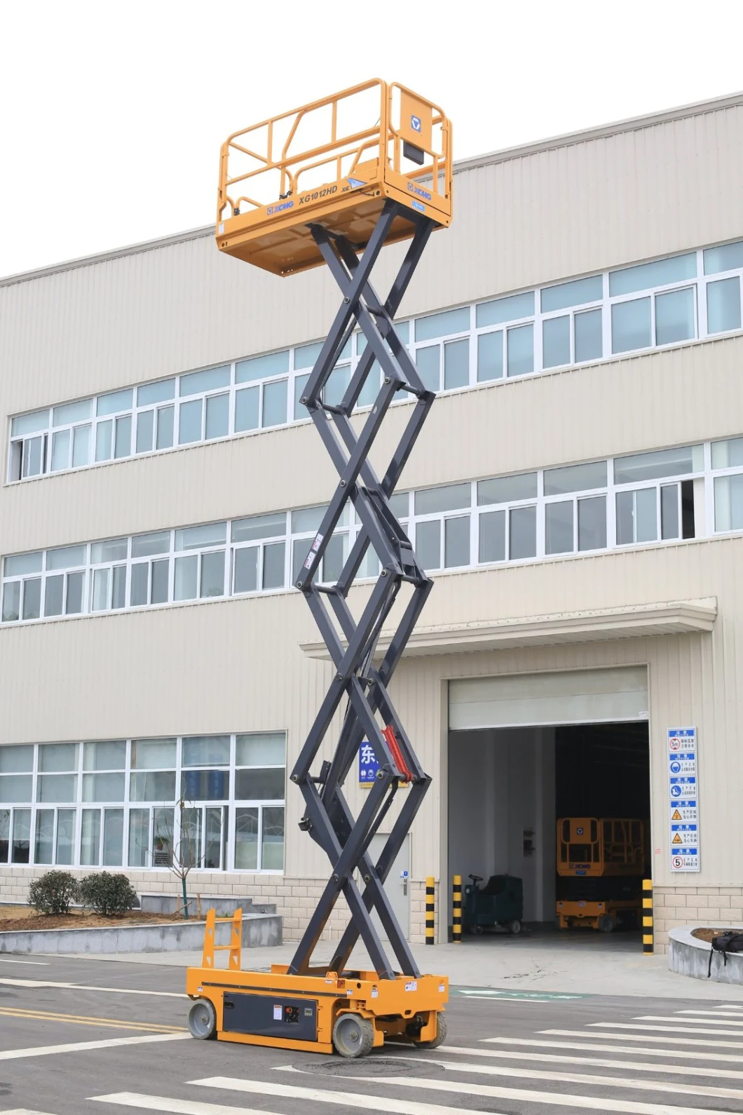 XCMG Official 10m Hydraulic Electric Self Propelled Aerial Work Platform Xg1012HD China New Mobile Scissor Lift Price