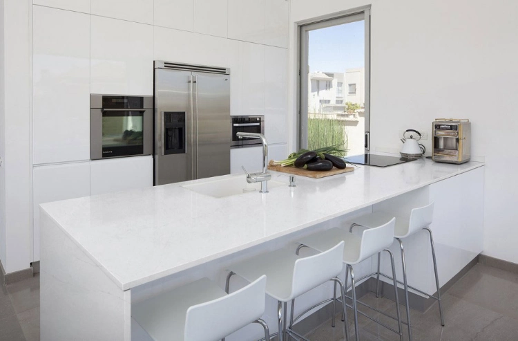 High Quality White Quartz Stone for Kitchen Bar Counter/Kitchen Table Top