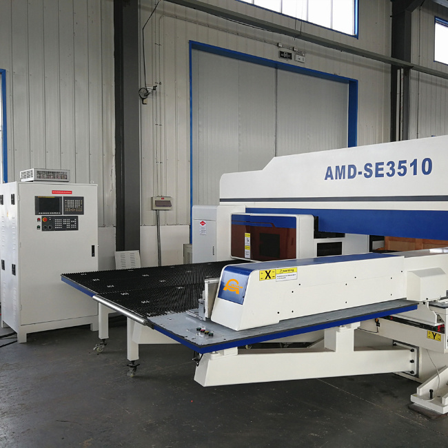 High Precision Chassis Cabinet Sheet Metal CNC Turret Punch Machine