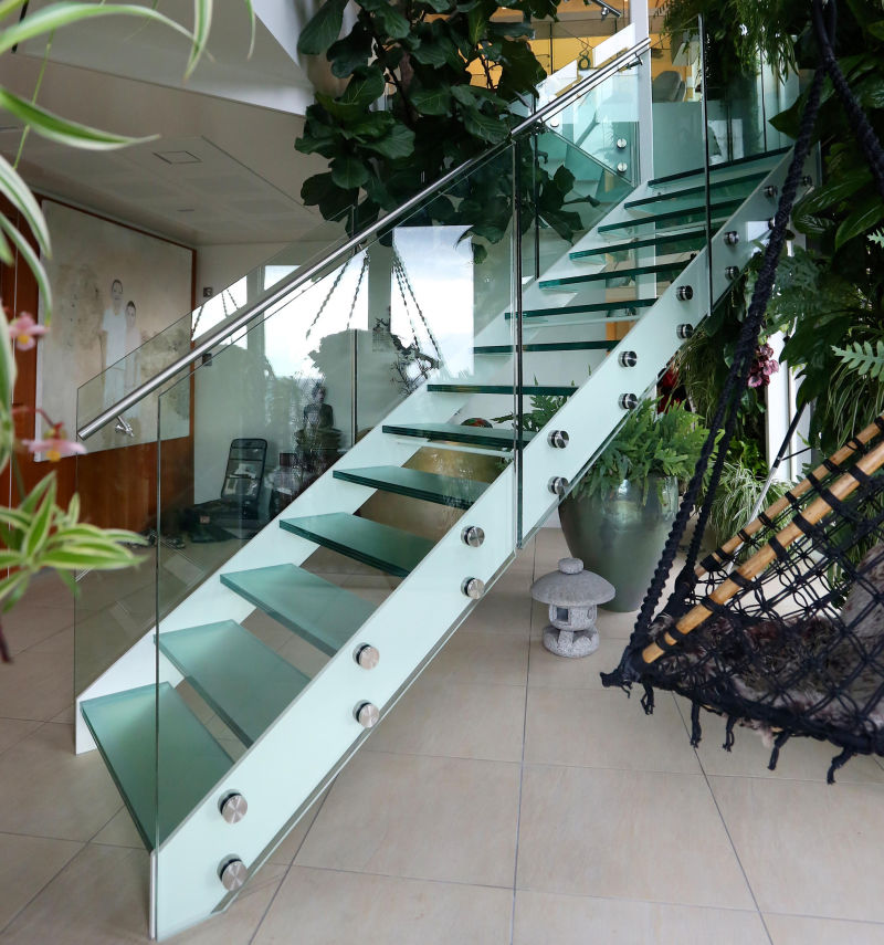 Indoor Staircase with Glass Tread and Double Stairs Beam