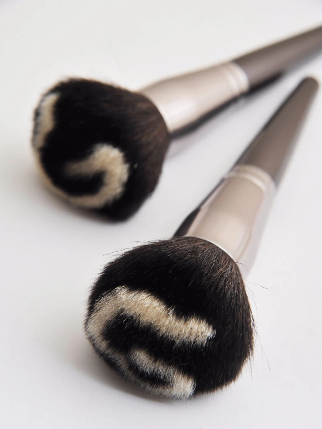 2018 Newest Design Kabuki Makeup Brush Stylist Premium Synthetic Hair Kabuki Powder Brush
