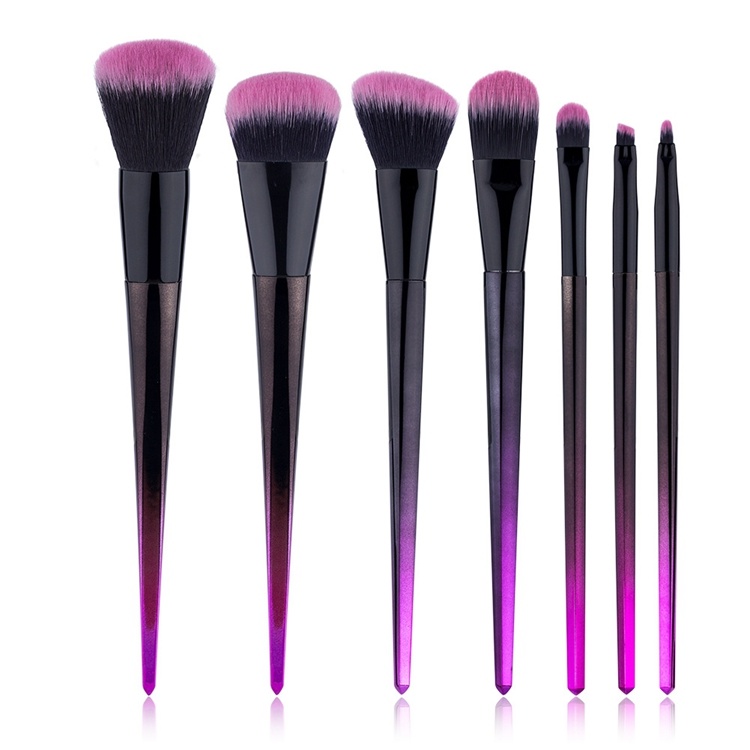 Factory Customized New 7PCS Beauty Lips/Eyebrow Foundation Brush Modeling Makeup Brush Set with Private Label