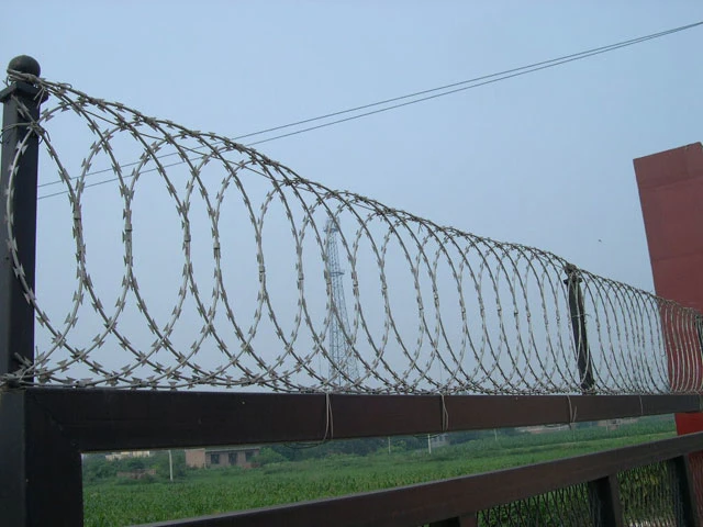 Perimeter Barrier Galvanised Bto-22 Barbed Razor Wire Concertina Wire