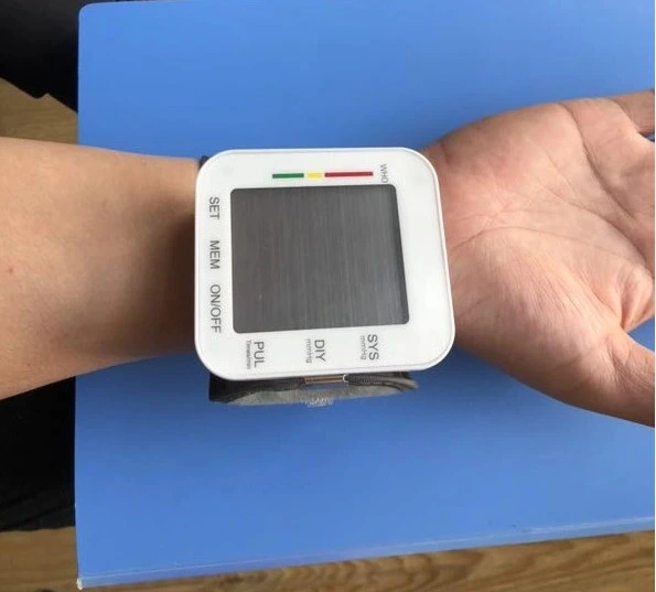 Medical Digital Wrist/Arm Automatic Blood Pressure Monitor Electronic Sphygmomanometer
