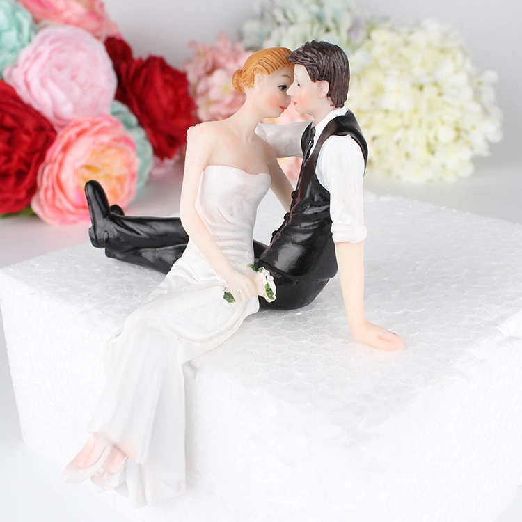 Funny Romantic Bride and Groom Couple Figurine Resin Cake Topper Wedding Decoration Cake Topper