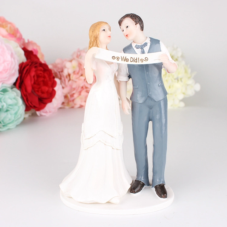 Funny Romantic Bride and Groom Couple Figurine Resin Cake Topper Wedding Decoration Cake Topper