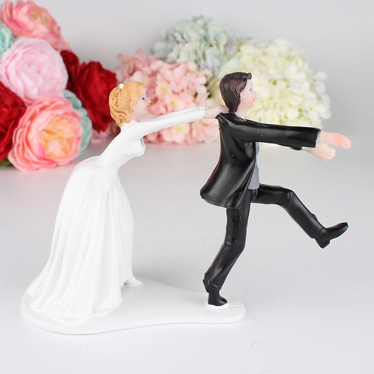 Wedding Favors Table Cake Decoration Bride and Groom Figurines Resin Couple Cake Topper