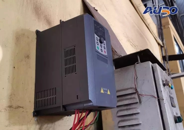 Industry Variable Frequency Inverter 220V 3 Phase Output AC Frequency Driver 0.75kw-2.2kw