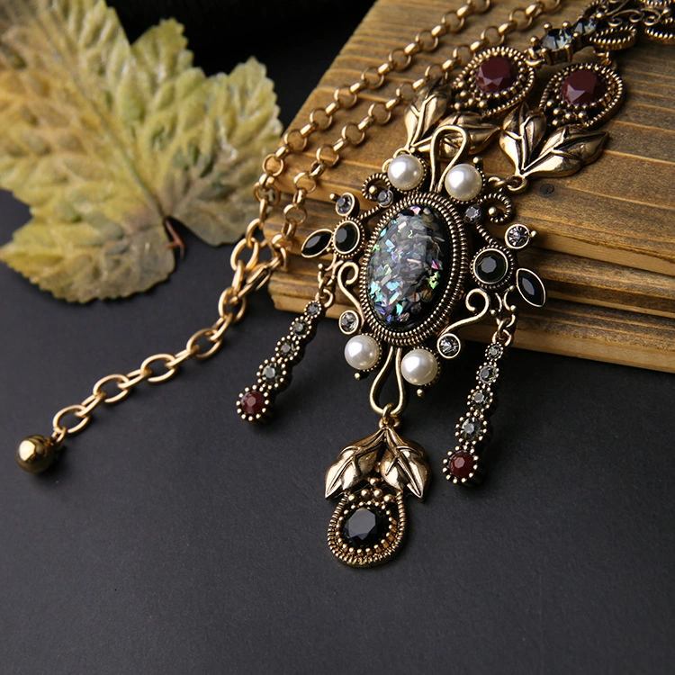 Fashion Retro Style Flower Pearl Gem Pendant Elegant Lady Necklace