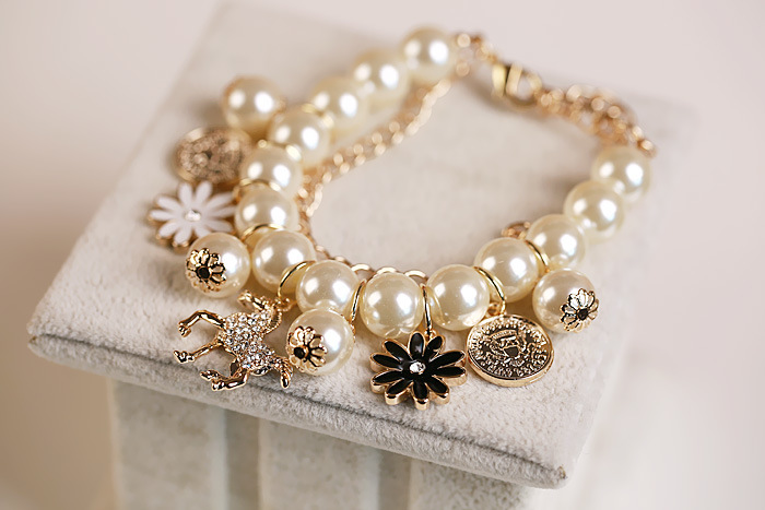 Ladies Mix and Match Pearl Multi-Layer Bracelet Alloy Lips Transfer Beads Trojan Petals