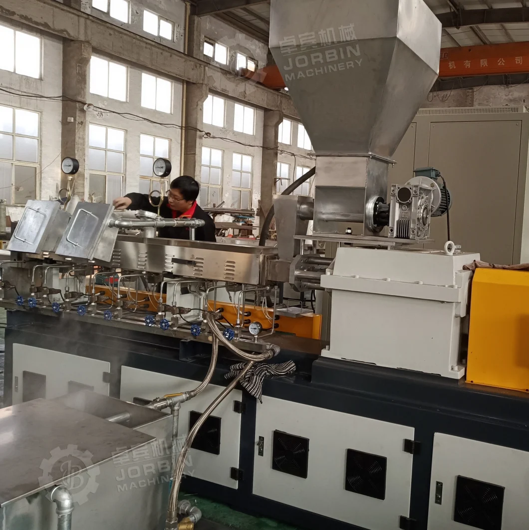Co-Rotating Twin Screw Extruder Granulator for Waste Pet Bottles Flakes Recycling