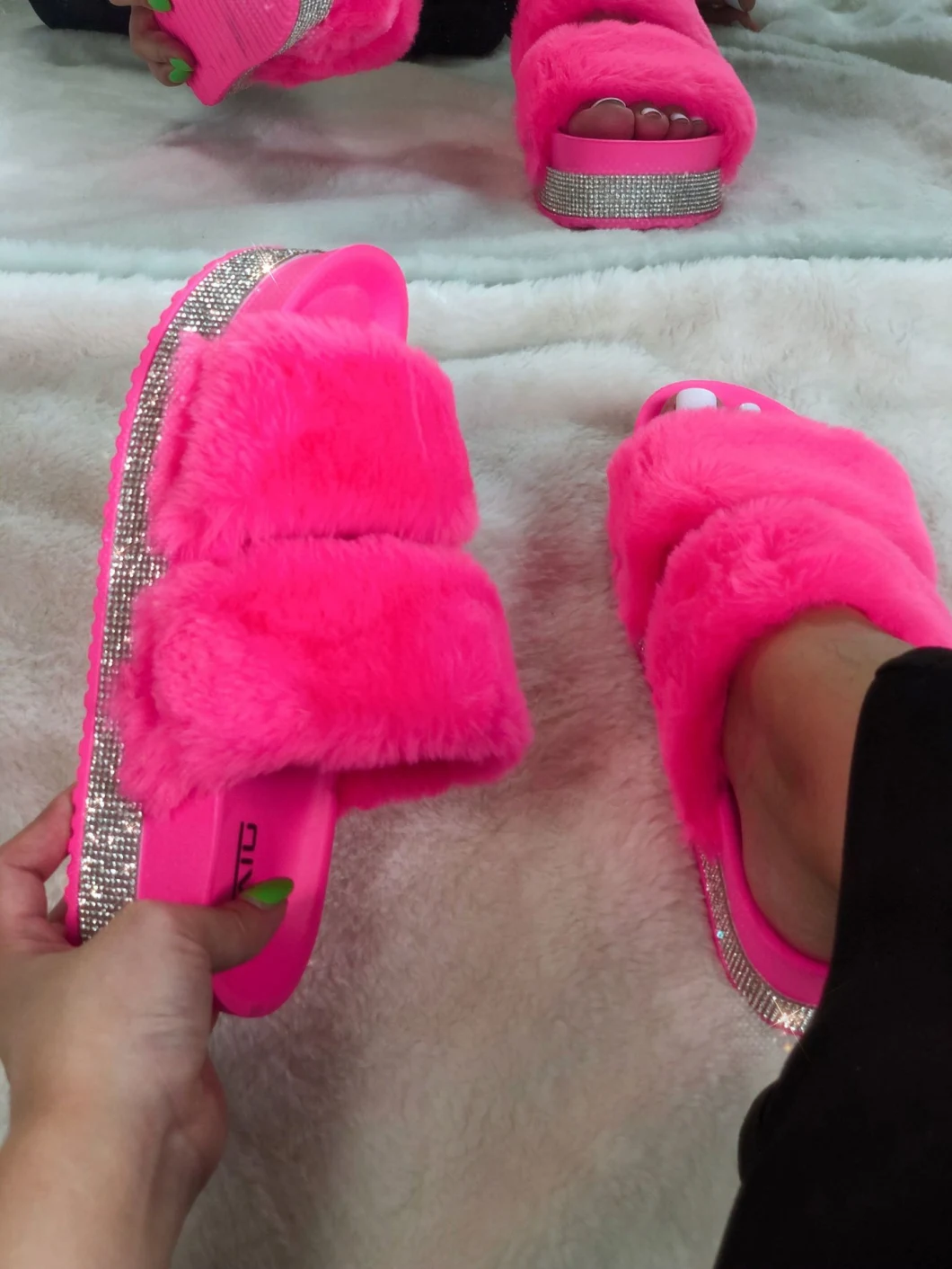 Wholesale Fur Slippers for Women Open Toe Flats Slides Sandals Soft Warm Bedroom Slippers