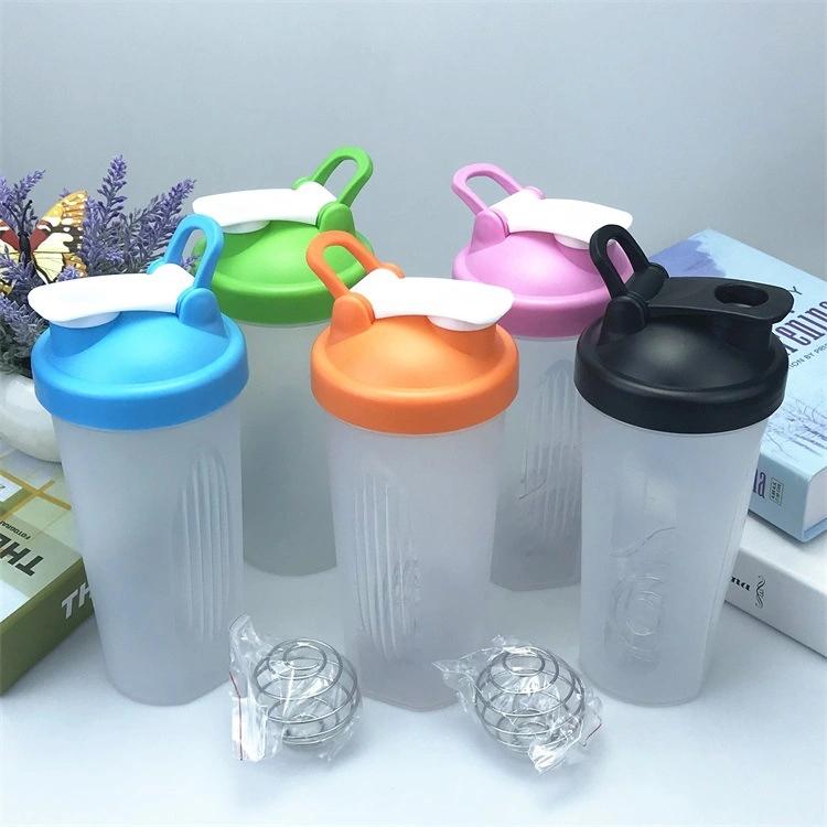 2020 Hot Sell Plastic Protein Powder Shakers Water Bottles 400ml 600ml Gym Sports Plastic Water Bottles with Custom Logo