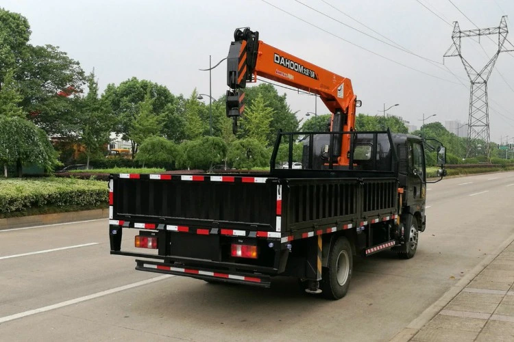 8 Tons Cargo Crane Truck with Tail-Board