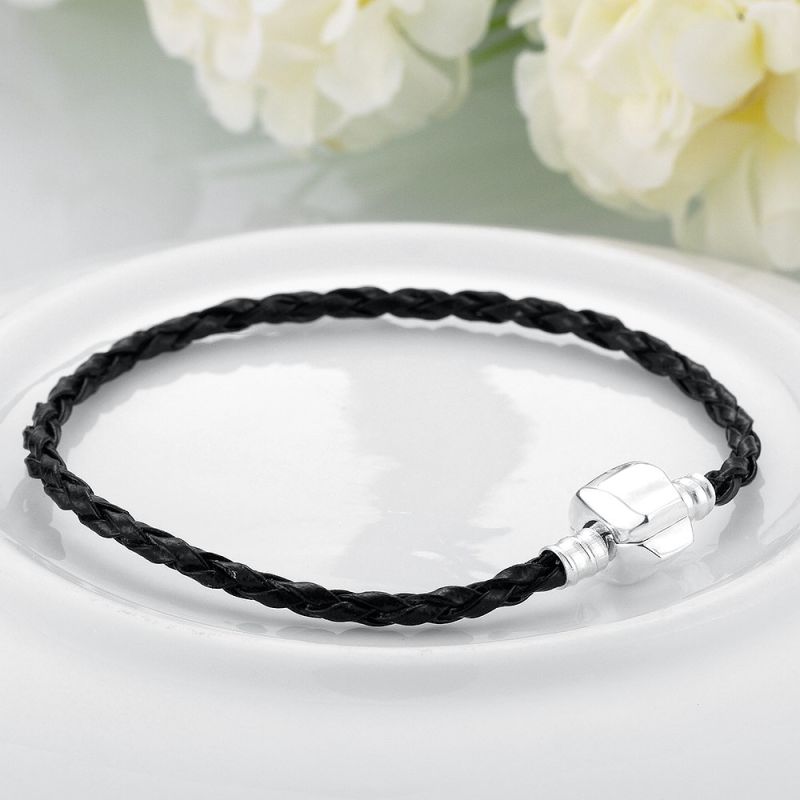 Simple Design Fashion Women Bracelet Made of Leather Women Bangle Black Leather Bracelet