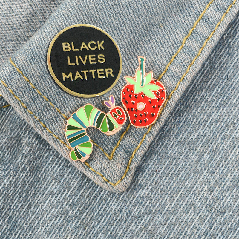 Customized Gold Black Lives Matter Enamel Lapel Pin Badge