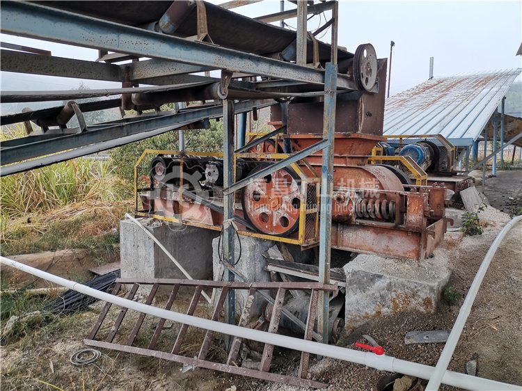 Small Fine Stone Crushing Machine Smooth Double Fine Roll Crusher