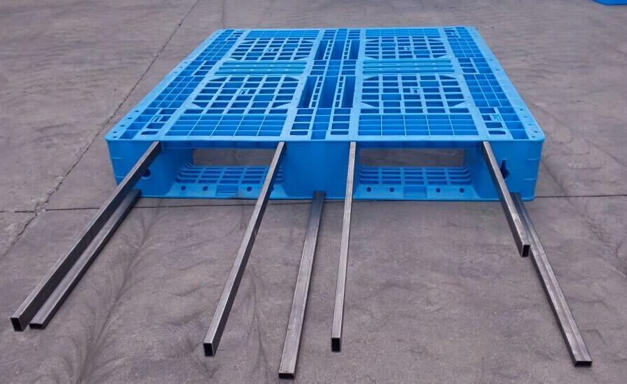 Grid Surface with 3 Runners Back Steel Tube Plastic Pallet, Racking Pallet, Racking Plastic Pallet