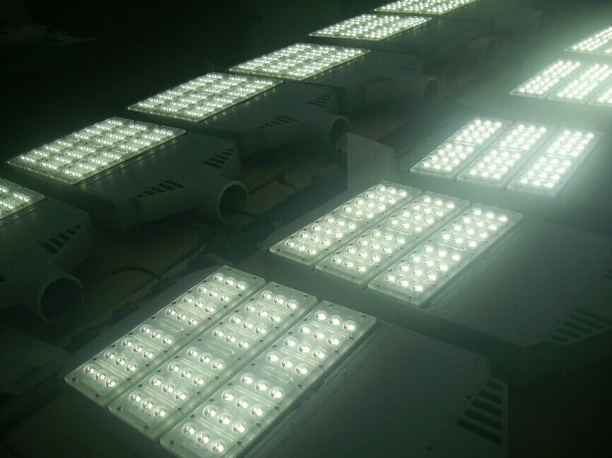 Shenzhen Manufacture 180lm/W 90W LED Street Light with Ce& RoHS Approval
