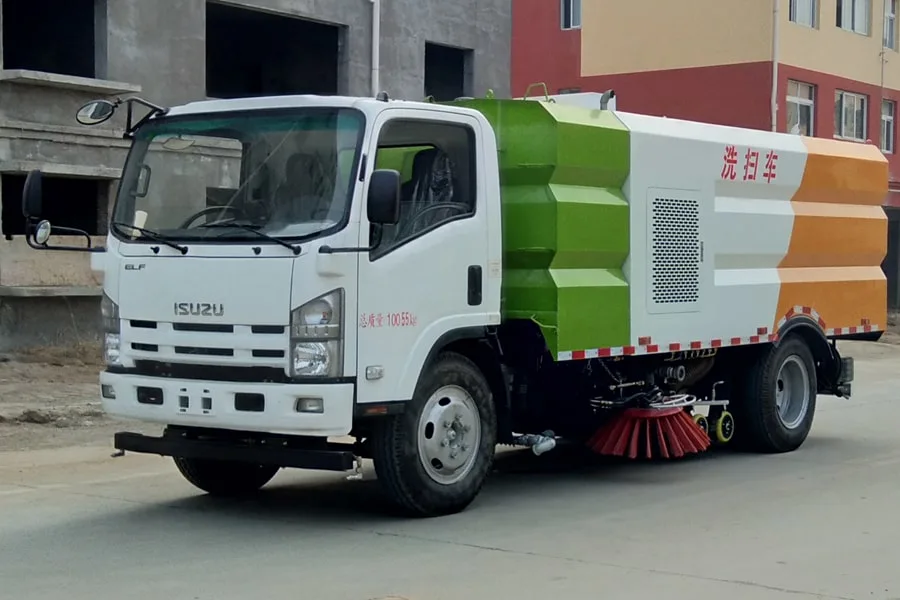 Isuzu 4X2 5m3 Vacuum Cleaner Sweeping Road Sweeper Truck
