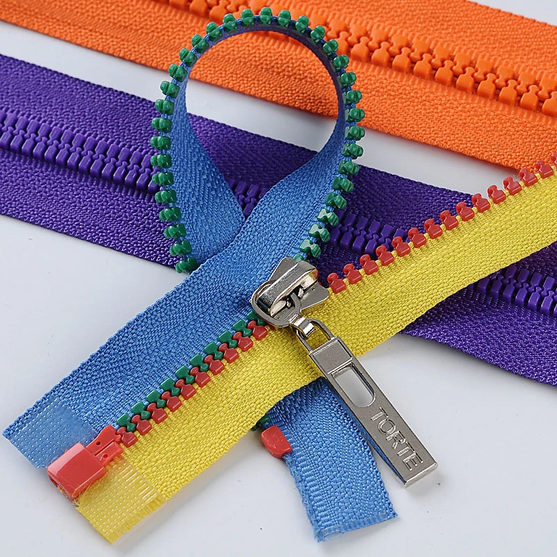 Multi-Colored Tape Plastic Zipper with Colored Teeth