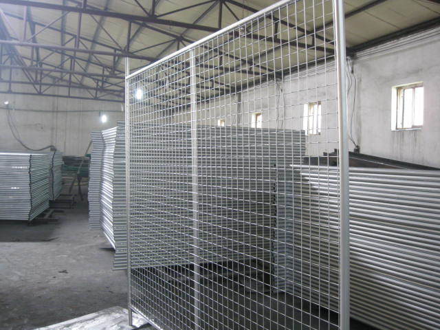 Powder Coated Galvanized Metal Welded Wire Mesh Fence