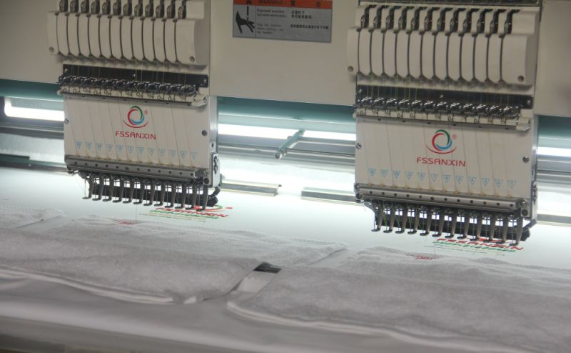 Cap/Garment/Flat/Logo/Towel/T-Shirt/Hat Embroidery Machine 4 Heads