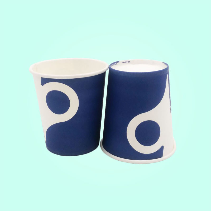 Medium Size Paper Cups with Lids for Workers and Visitors