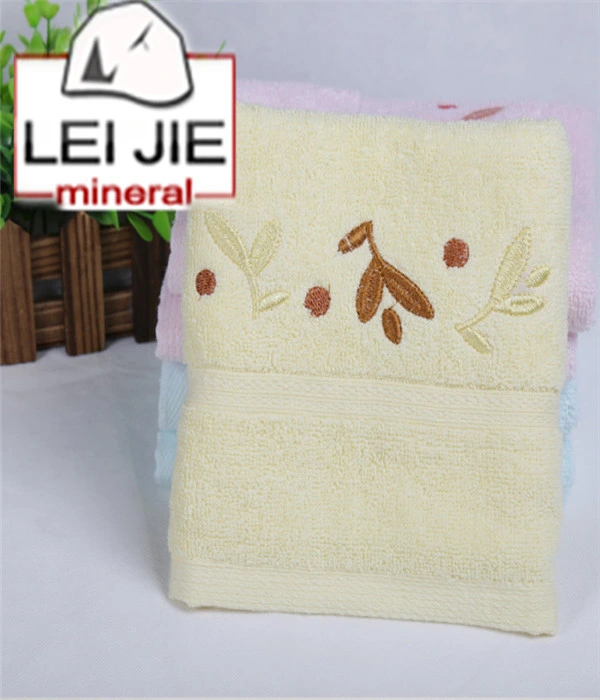 China Supply Wholesale Soft Luxury Hotel 100% Cotton Bath Towel