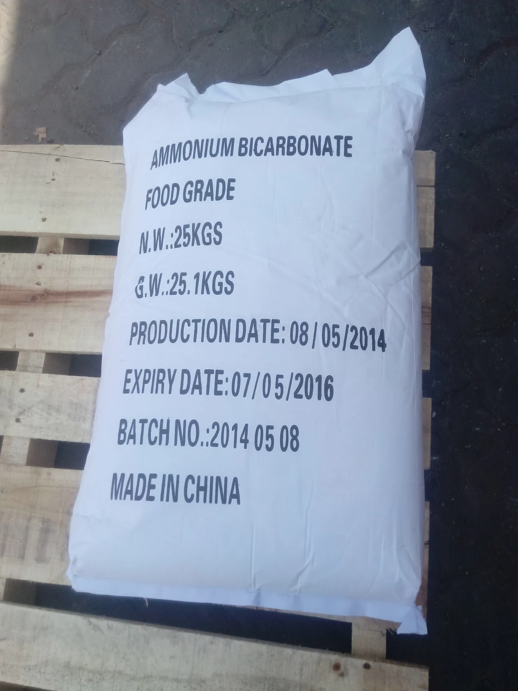 Wholesale Cheap 99% Food-Grade Ammonium Bicarbonate Powder/CAS 1066-33-7/Industrial Grade