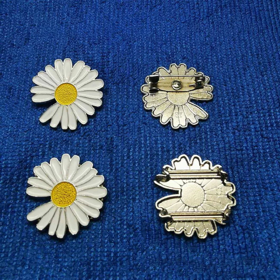 Wholesale Custom Small Daisy Pin Count Soft Enamel Small Daisy Badge Brooch Metal Badge