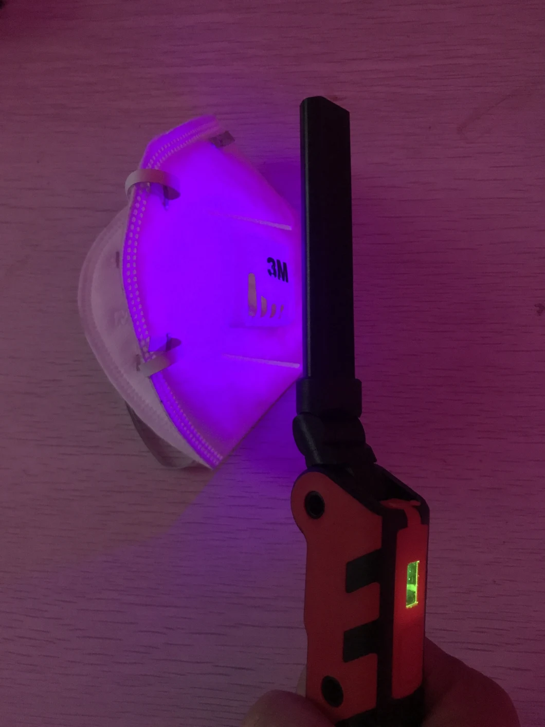 UV Light Sanitizer Wand, Portable UV Sterilizer UVC Light Disinfector Lamp Chargable Foldable UVC Lamp
