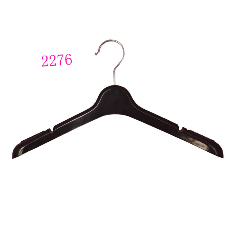 Chrome Hook Black Plastic Hanger with Anti Slip Strips